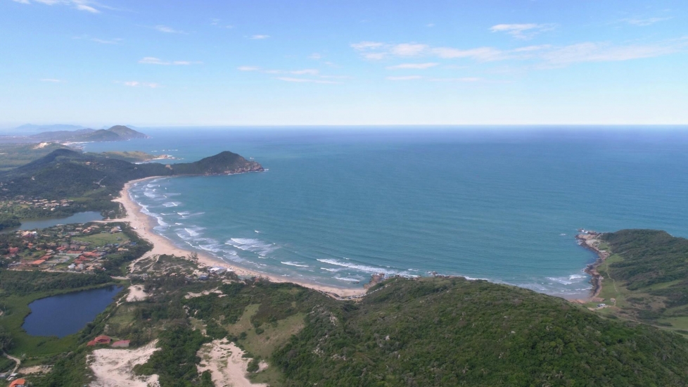 Prefeitura de Imbituba estuda cobrar Taxa de Proteção Ambienta (TPA) de turistas na Praia do Rosa