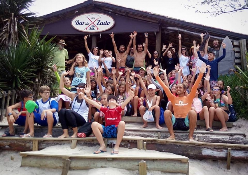 Surf Educa: Projeto em escola de Garopaba usa o surf como ferramenta de aprendizado