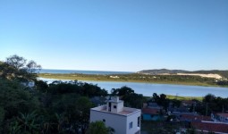 Casa com linda vista para a lagoa do Macacu e a Praia do Siriú