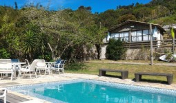 Linda casa alto padrão com piscina  para 22 pessoas na Praia do Rosa - REF: 6282