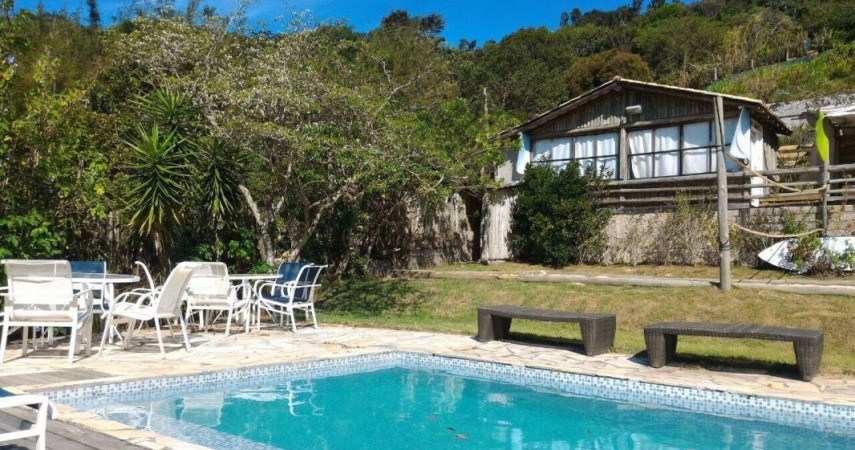 Linda casa alto padrão com piscina  para 22 pessoas na Praia do Rosa