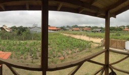 Casa com jacuzzi em terreno cercado em Ibiraquera