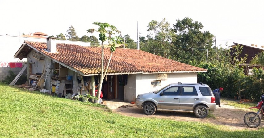 Casa com 3 dormitórios no centro da Praia do Rosa