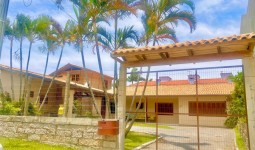 Casa c/ pátio privado em Garopaba - REF: 6789