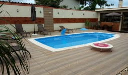 Casa com 4 dormitórios, 1 suíte e piscina em Paulo Lopes